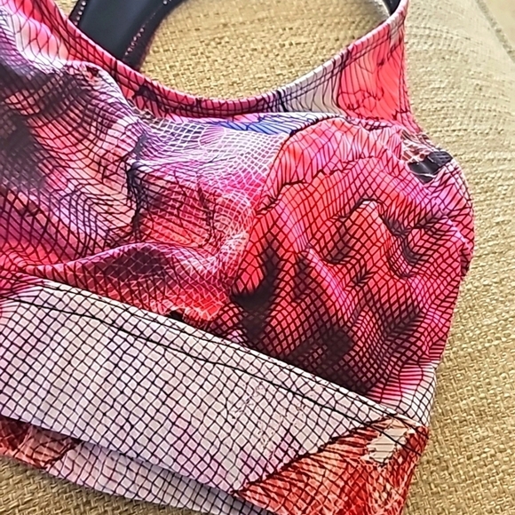 Onzie.com racerback tank top red abstract patterns s/m - Picture 8 of 8